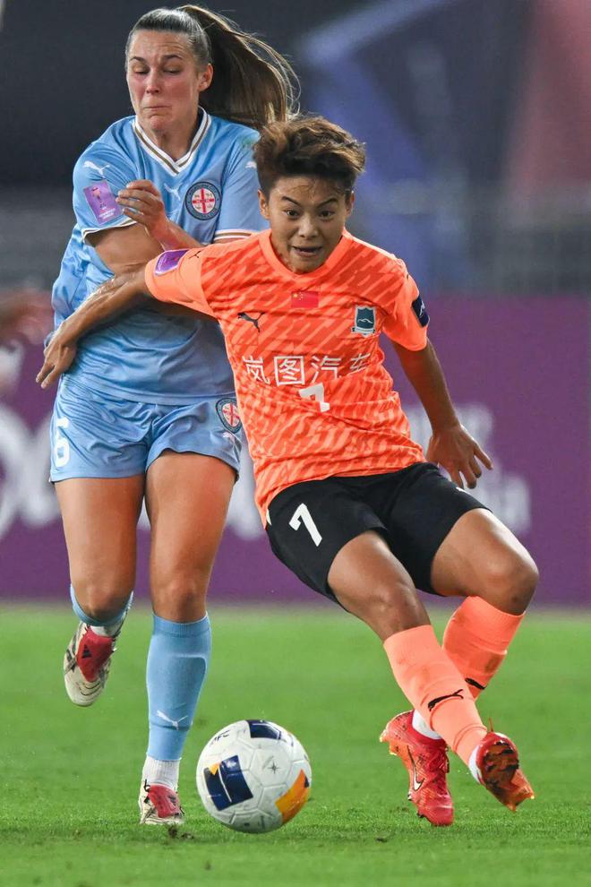 武漢女足奪冠，捧亞冠金杯！