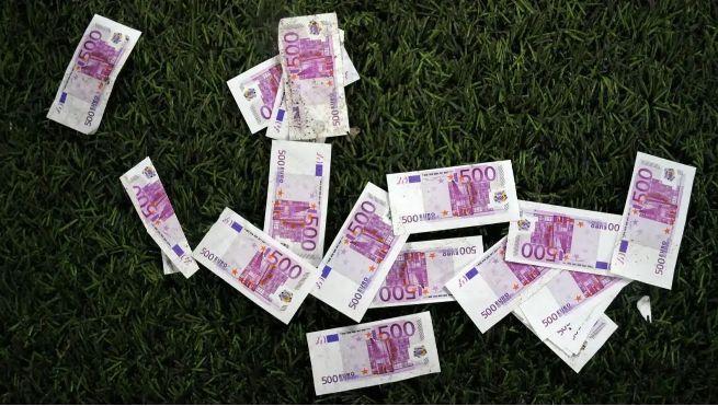 巴黎歐冠奪冠，金錢味濃，攬1.2億