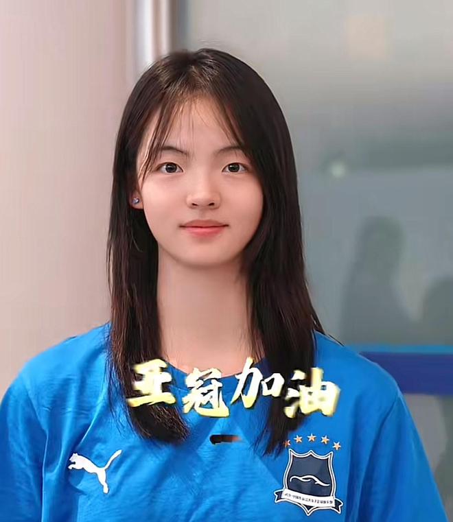 武漢女足姜晨璟，踢防守位反差大，自小如此。