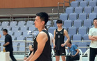 陳培東謝鄉(xiāng)迷，愿籃球少年得佳績。