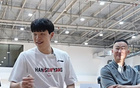 青島專訪楊瀚森：中美籃球差異，速度強(qiáng)度，CBA助NBA之旅