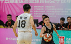 20歲女庫(kù)里三分狂轟，三戰(zhàn)86分13記三分，宮魯鳴或選她。